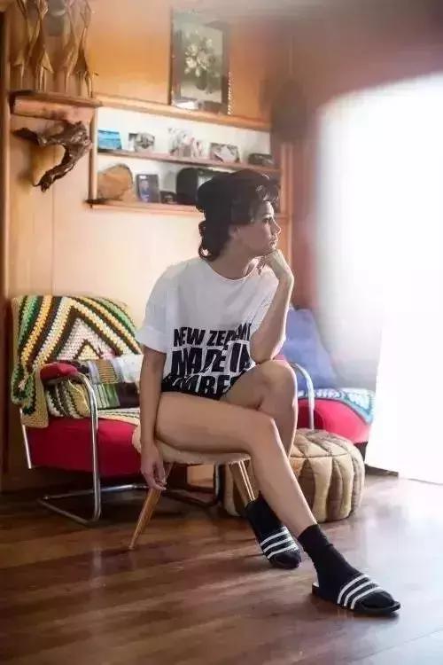 夏天鞋子可以当拖鞋穿的,可以当拖鞋也可以当板鞋穿