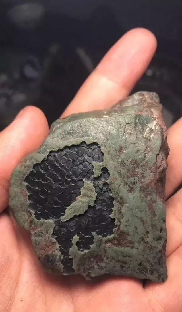 什么样的翡翠原石容易出极品高货,什么样的翡翠原石出冰种