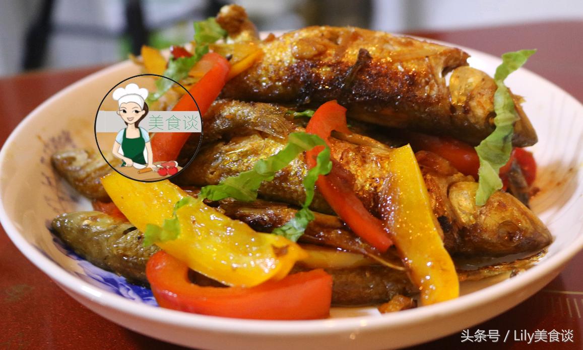 煎鱼时如何煎才不会粘锅掉皮呢,怎么煎鱼粘锅不掉皮又好吃