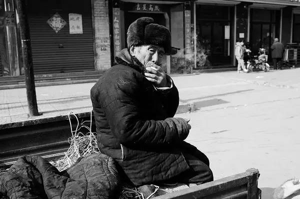 「让毒害远离让未来美好」吸毒人员自述｜*品毒**这种东西，是会在身体里累积的一旦吸了毒，就没有人再把我们当人了