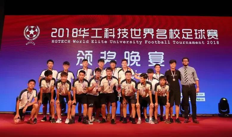 我们今晚是冠军英文歌,开幕式演唱我们是冠军现场版