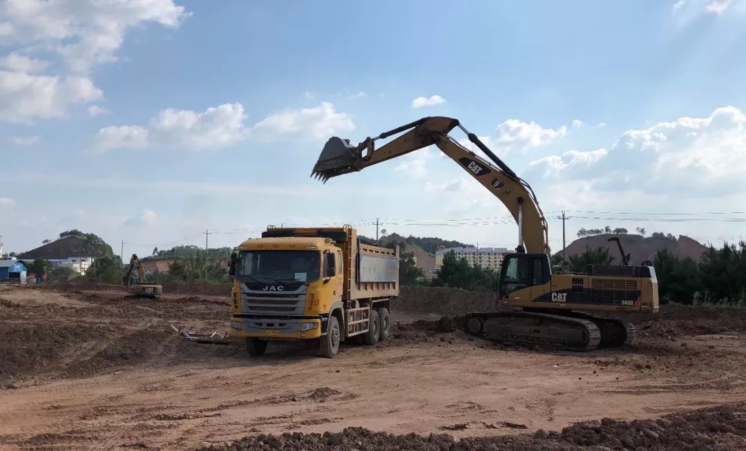 在梧举行的这场国际性足球盛事昨日收官，122支队伍决出所有名次