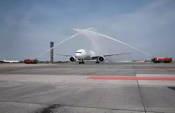 法胖带着法国队明星回家