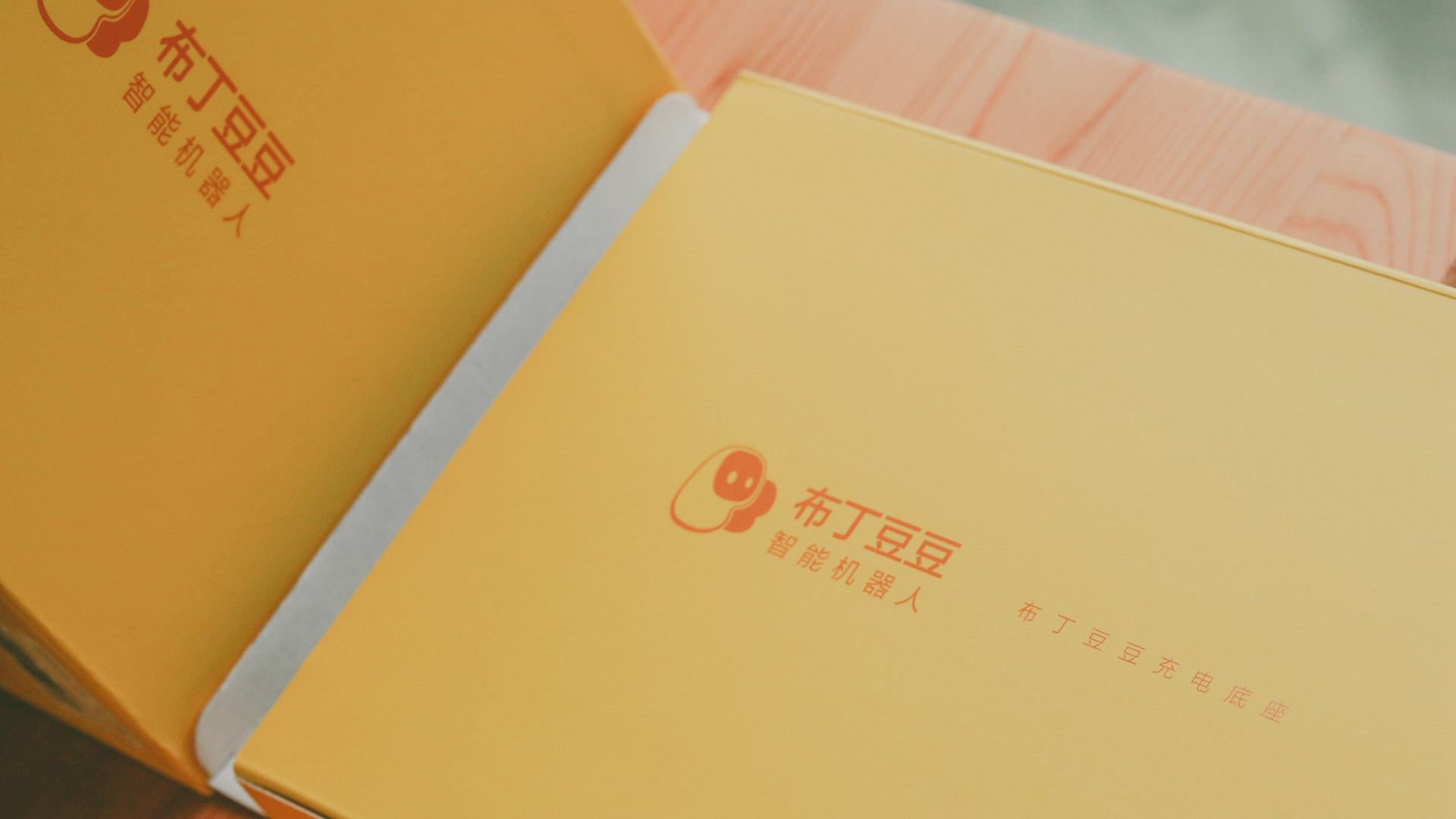 儿童学习陪伴机器人操作,幼儿陪伴儿童教育机器人