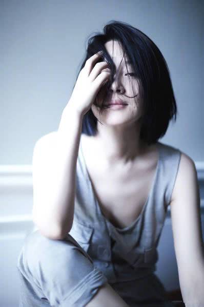 许晴深v礼服照,许晴抹胸深v礼服