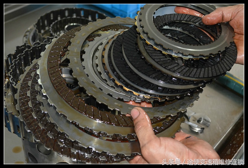 奥迪7速双离合变速箱维修技师独家揭秘，维修加价的奥秘