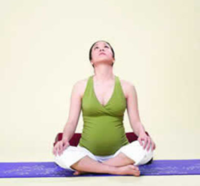 让妈妈顺产的动作,有助于孕妇分娩的姿势