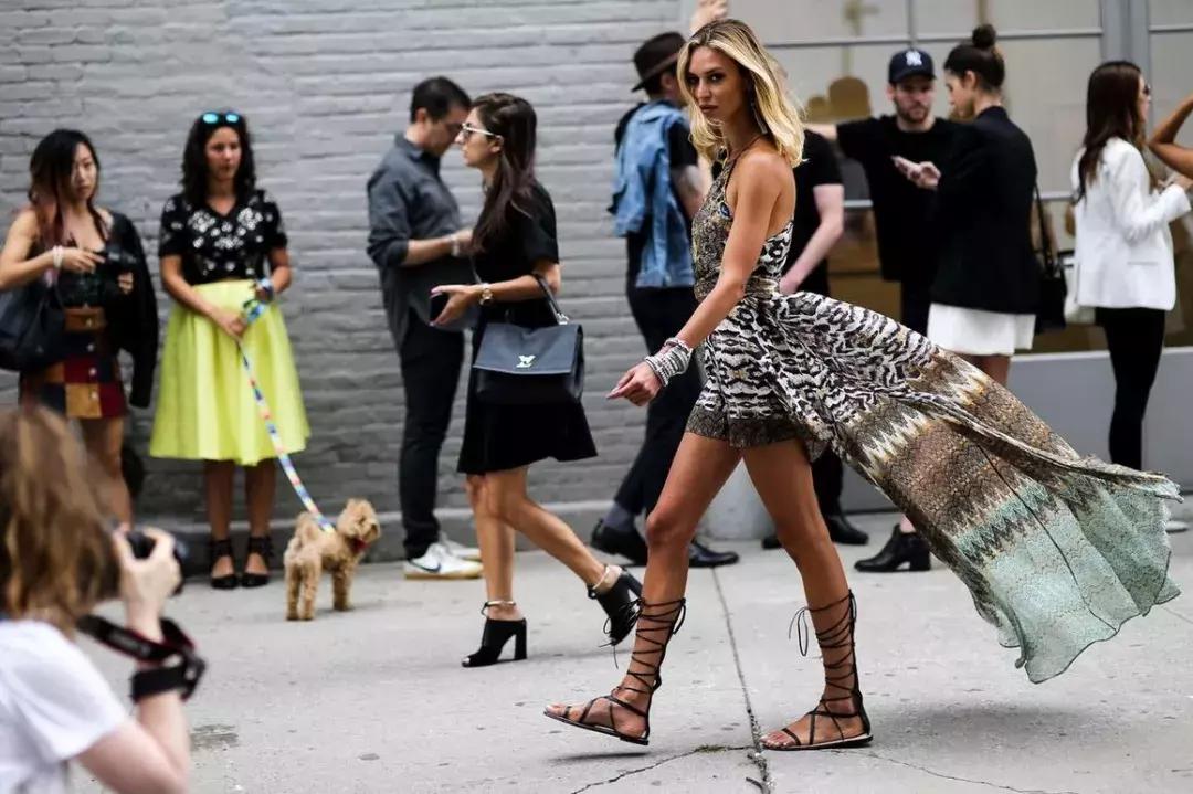 夏天必备的时髦连衣裙,夏天的连衣裙备起来