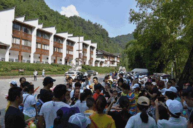 宜昌青龙峡第四届亲子漂流大赛实况回顾！你错过的精彩都在这里！