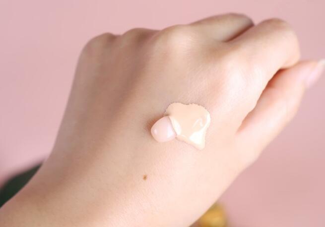 雅诗兰黛沁水粉底液夏天适合用吗,雅诗兰黛粉底液适合秋冬天吗