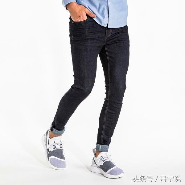 c罗的裤子是什么颜色的,c罗7号足球裤