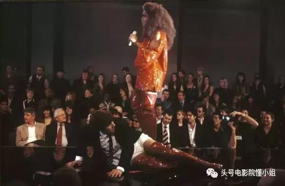 题材尺度超大胆的剧来了！他变装比许晴还性感女人看完说白活了