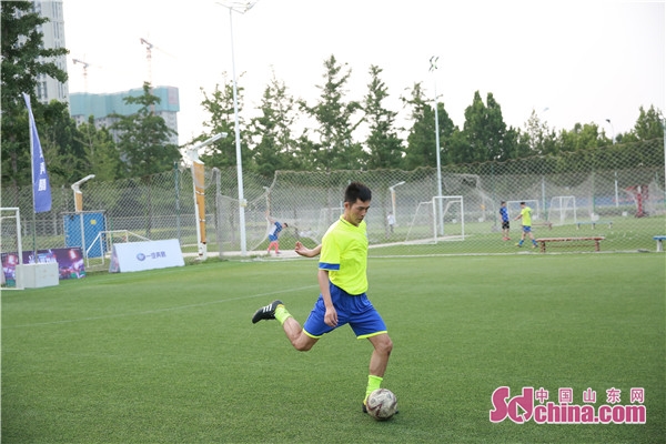 新朋老友齐欢聚足球场上见真情