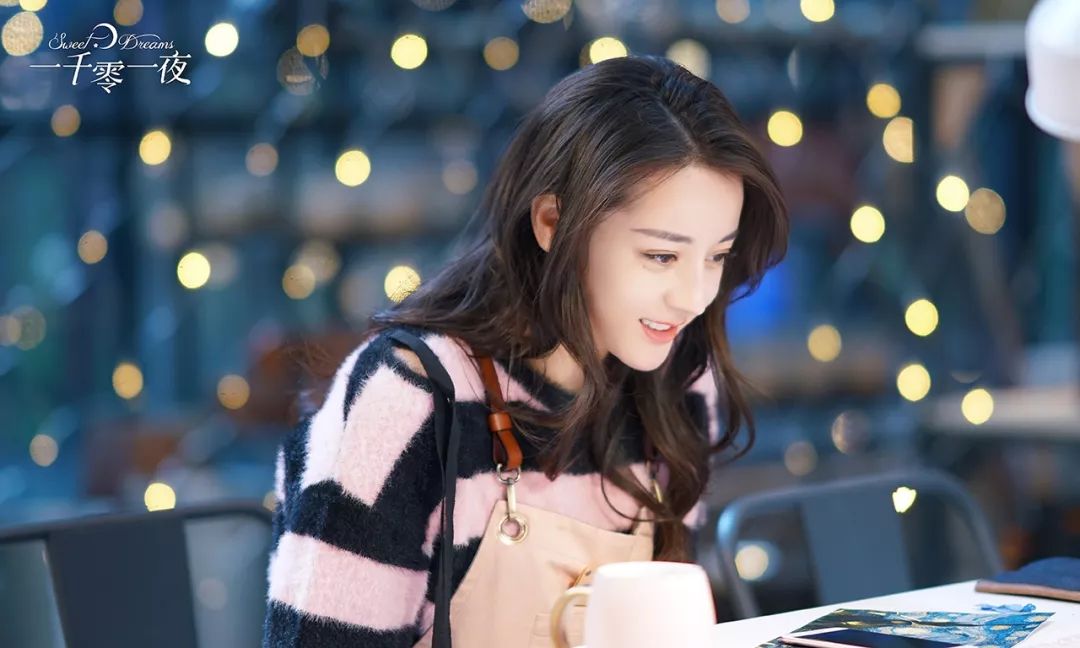 迪丽热巴早期穿维吾尔族服饰,迪丽热巴一千零一夜穿搭