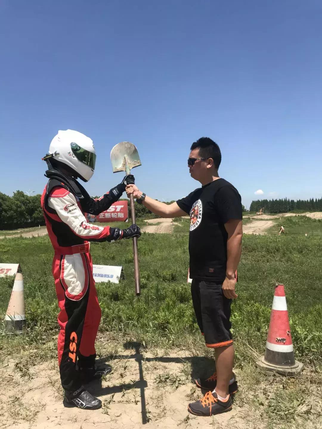 不好!Vvip摔车了!