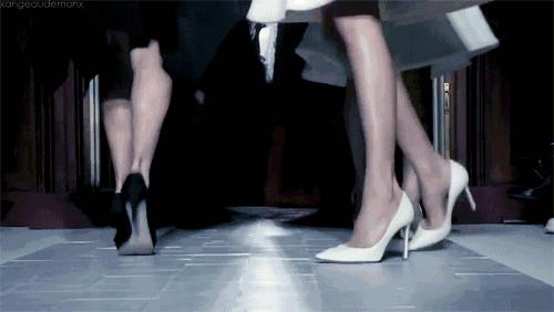 女孩脚肿瘤,25岁女性脚趾长肿瘤