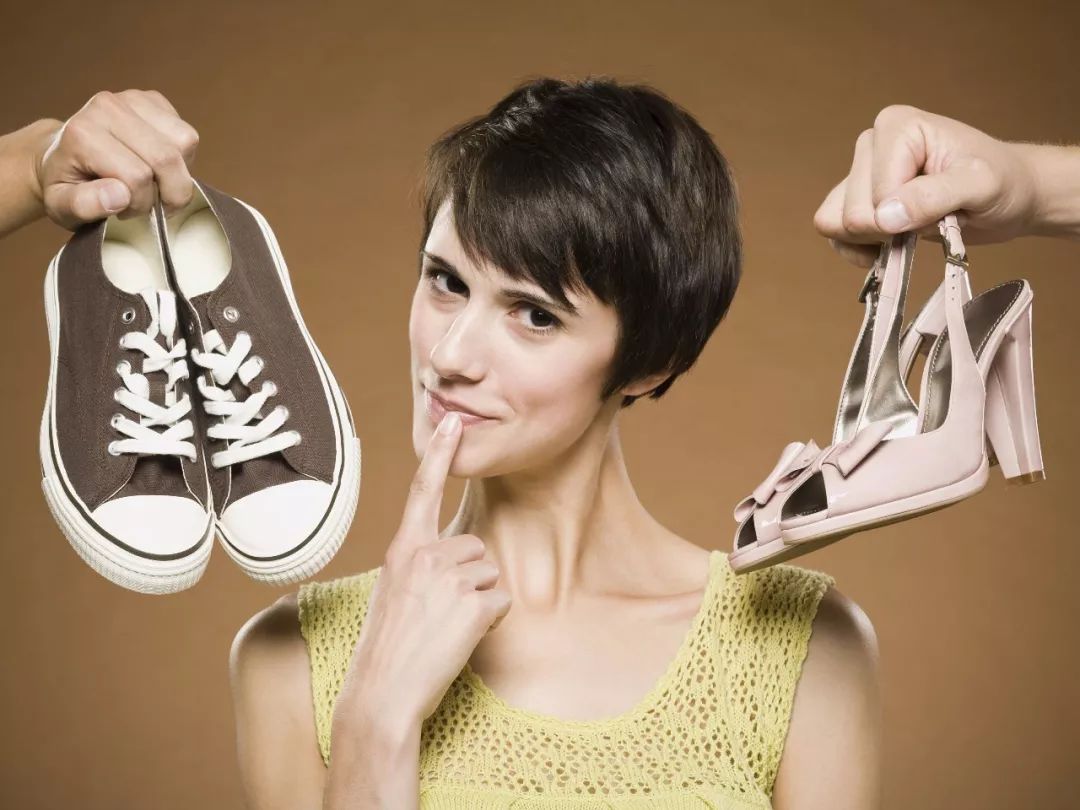 女孩脚肿瘤,25岁女性脚趾长肿瘤