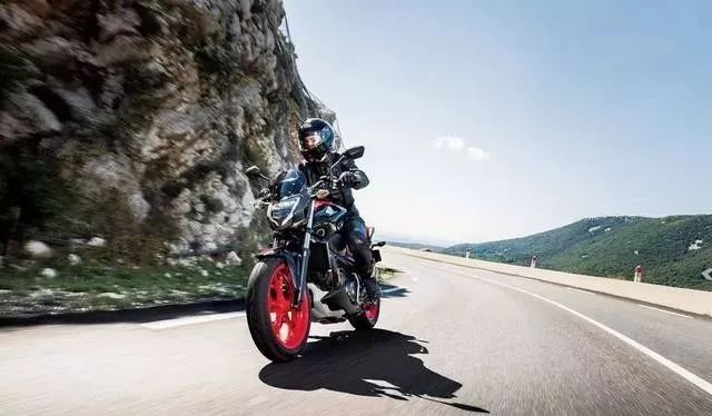 推荐几款性价比高的街车,三款中量级街车