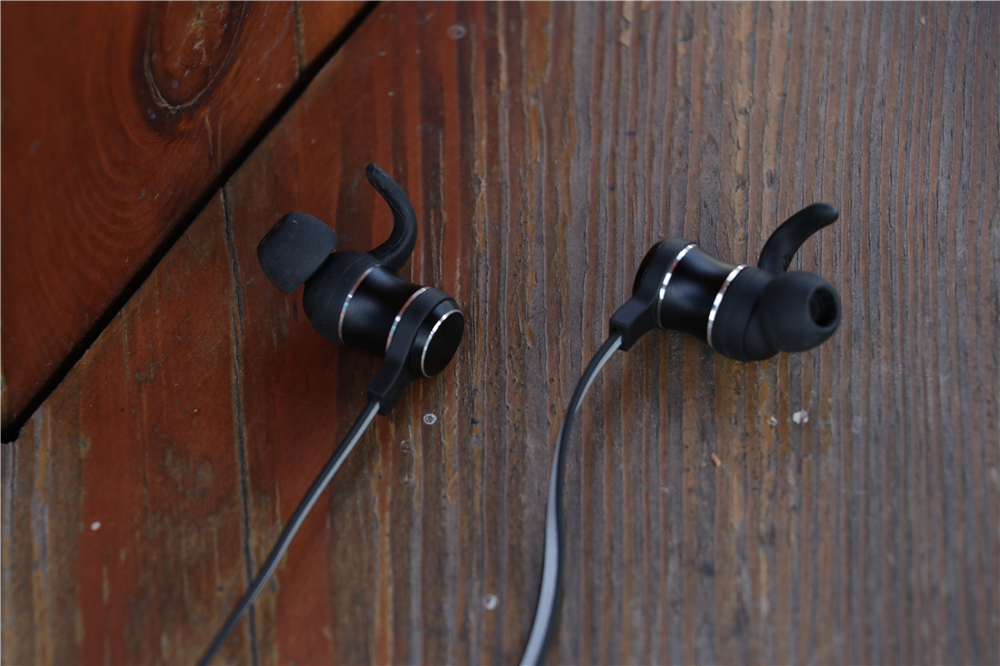 待机135小时，售价149元，爱国者蓝牙耳机S55体验！