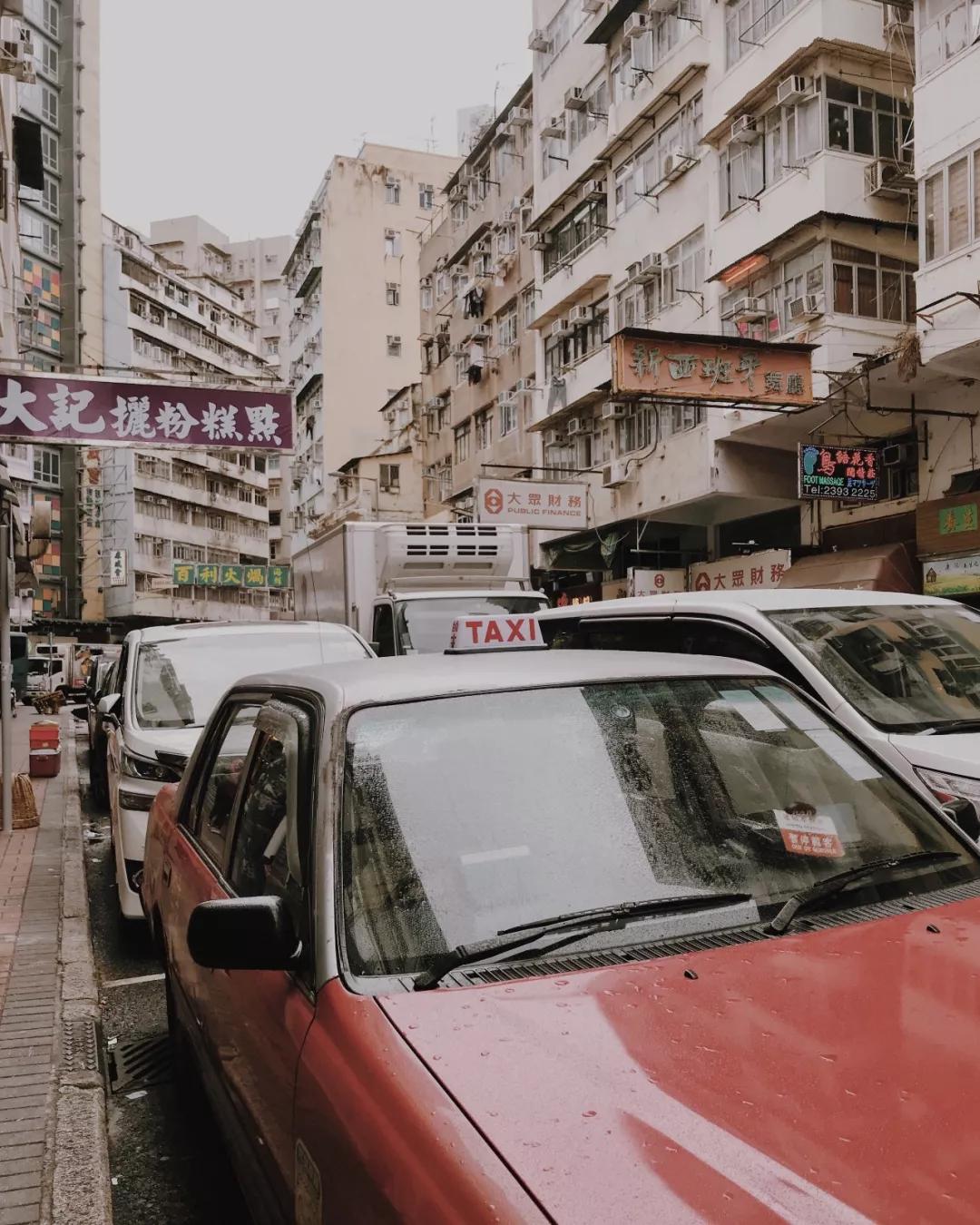 30张照片，看见繁华和代购以外的香港……