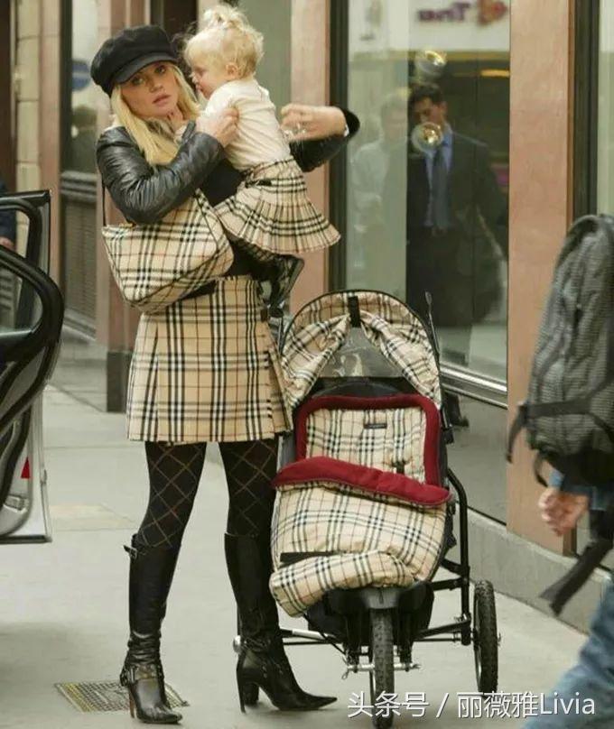 巴宝莉销毁奢侈品,巴宝莉奢侈品为什么被烧