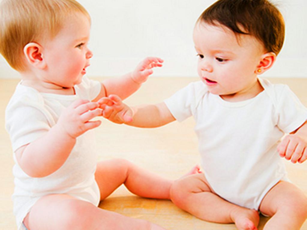 一岁多宝宝老抓人，是怎样的心理如何引导？宝宝九阴白骨爪这样破