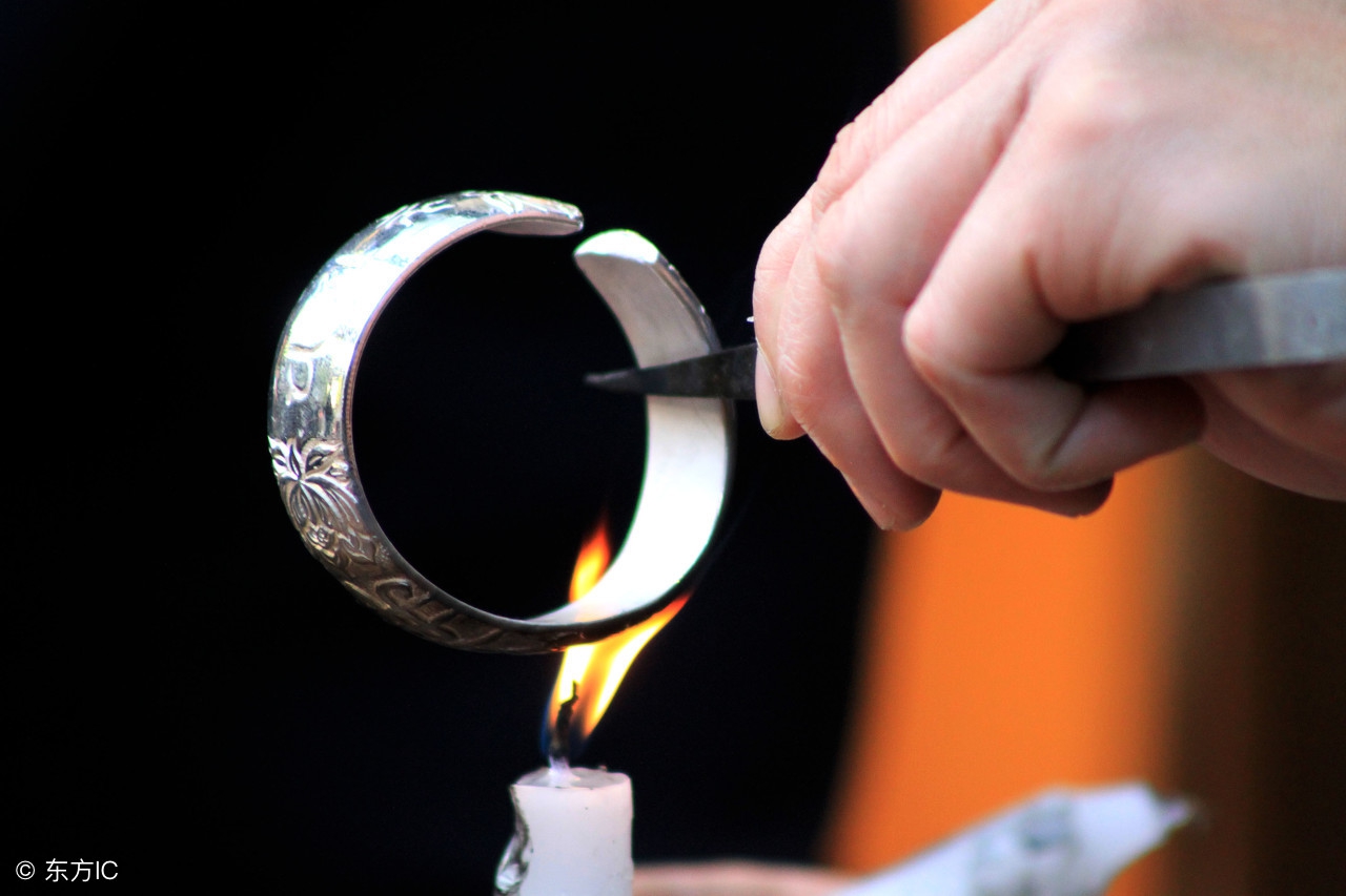 银饰品有黑的,为什么有的人戴银会越来越亮