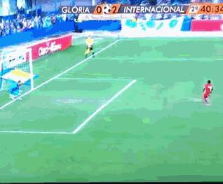 盘点足球十大搞笑瞬间,天下足球疯狂的足球搞笑视频