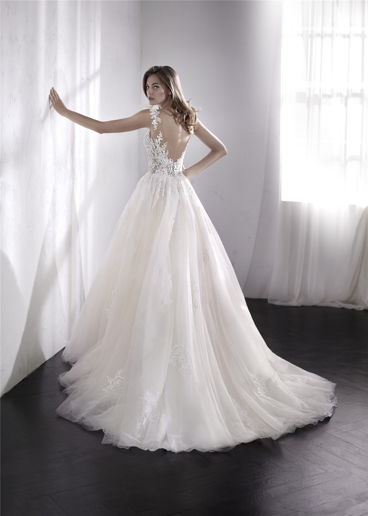 深圳定制婚纱礼服店,深圳婚纱礼服馆