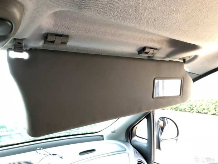 前排可以坐三个人的货车,众泰六座mpv