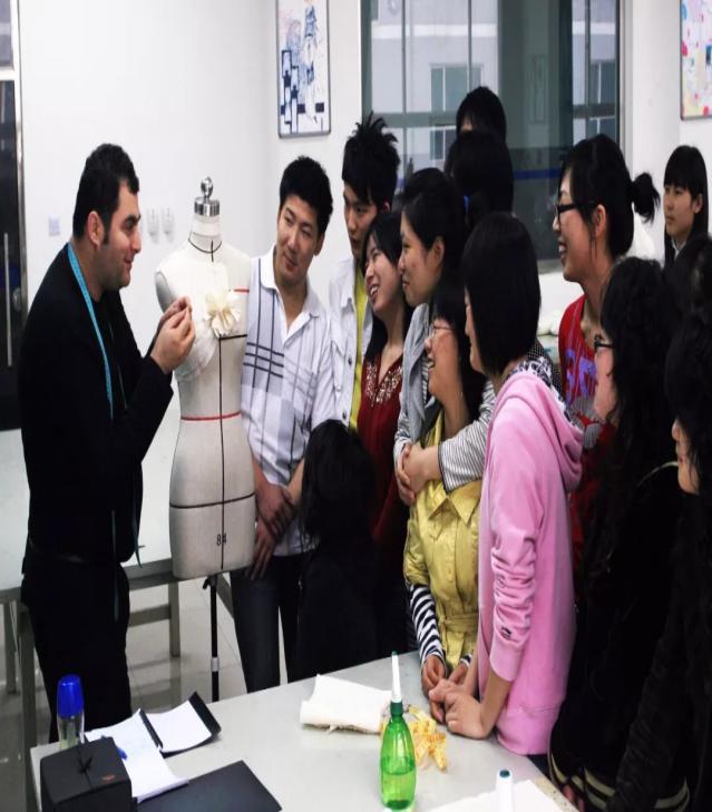 陕西服装工程学院人物,我为母校打call陕西服装工程学院