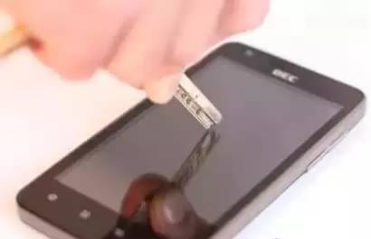 手机原装膜要不要撕了贴钢化膜,手机贴什么膜好用又实用