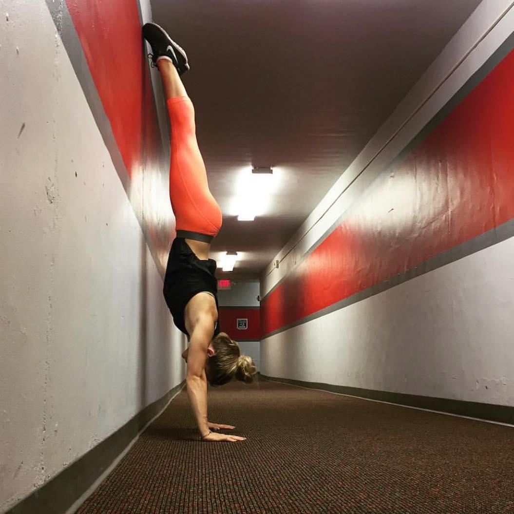 o型腿与骨盆前倾有关系吗,骨盆前倾o型腿先矫正什么