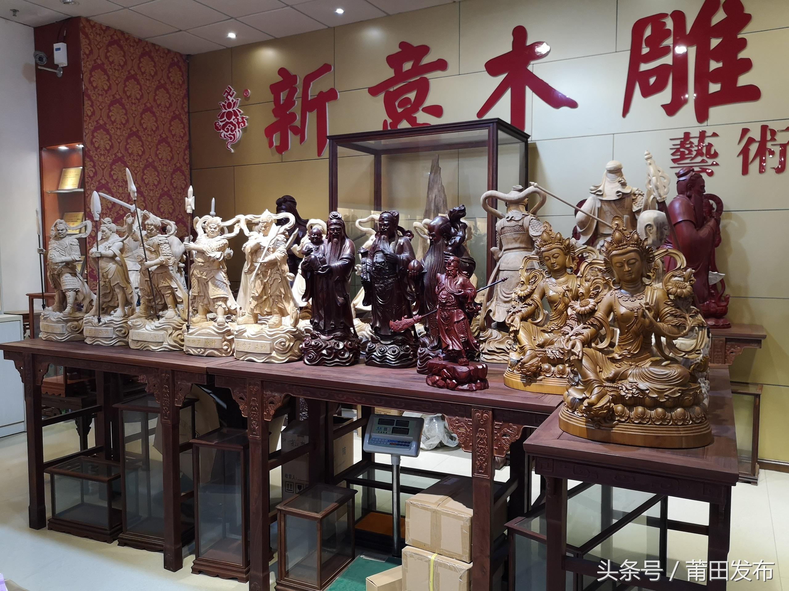 邹国防：用工匠精神雕琢木雕精品，迎接世界盛会的到来