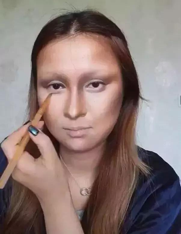 27岁重庆妹子化妆成蒙拉丽莎,重庆妹子化妆