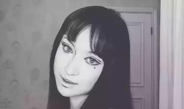 27岁重庆妹子化妆成蒙拉丽莎,重庆妹子化妆