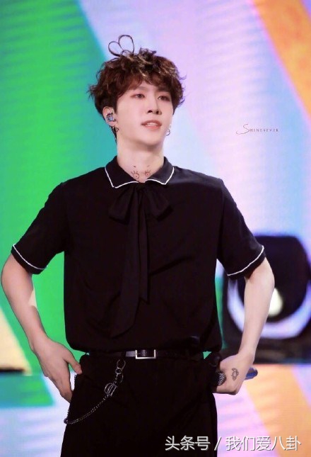 朱正廷蔡徐坤超甜对视害羞,朱正廷蔡徐坤高甜瞬间