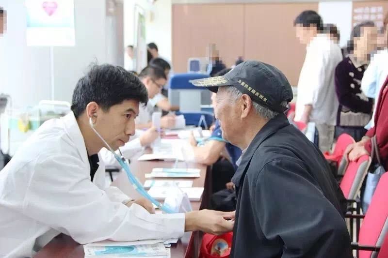 与医生集团合作1年后,这家医院的医生护士说……