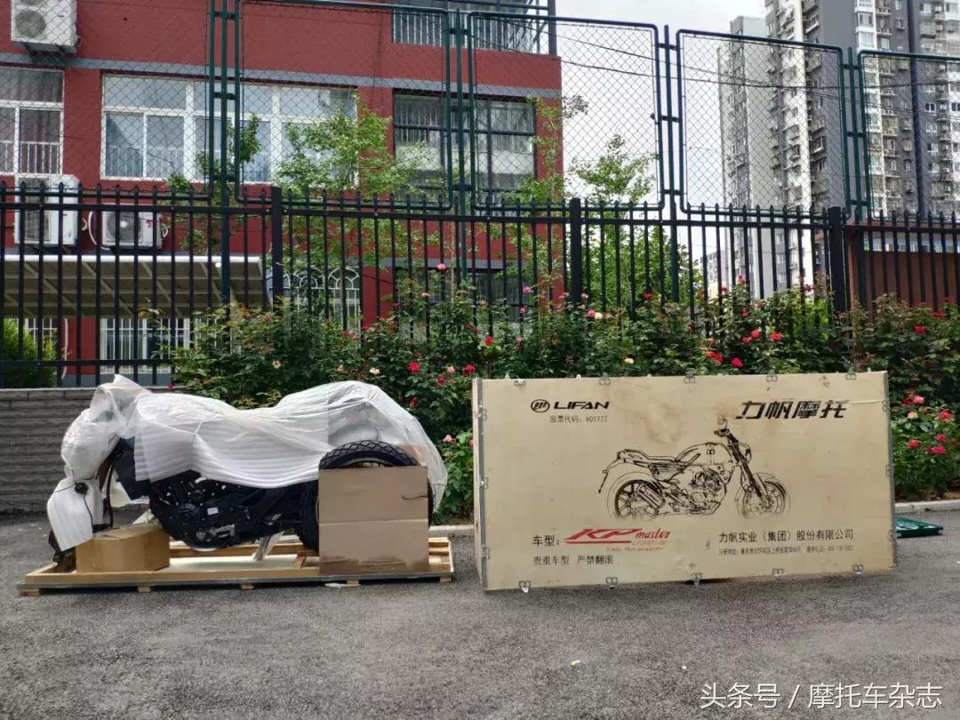 全车LED，仪表在油箱上，原厂钥匙竟然是开瓶器，力帆KPM200开箱