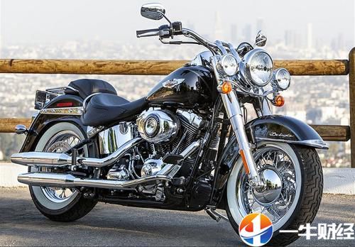 骑着涨价的哈雷去租涨价的房车,喝着涨价的可乐,美国人民喜相逢