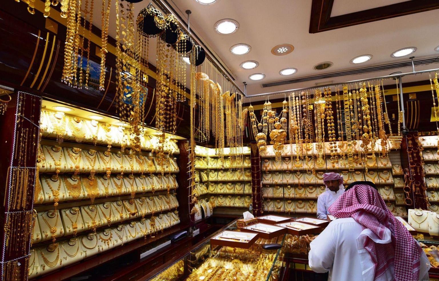 迪拜黄金不值钱吗？制作的地方简陋至极，你都不敢相信