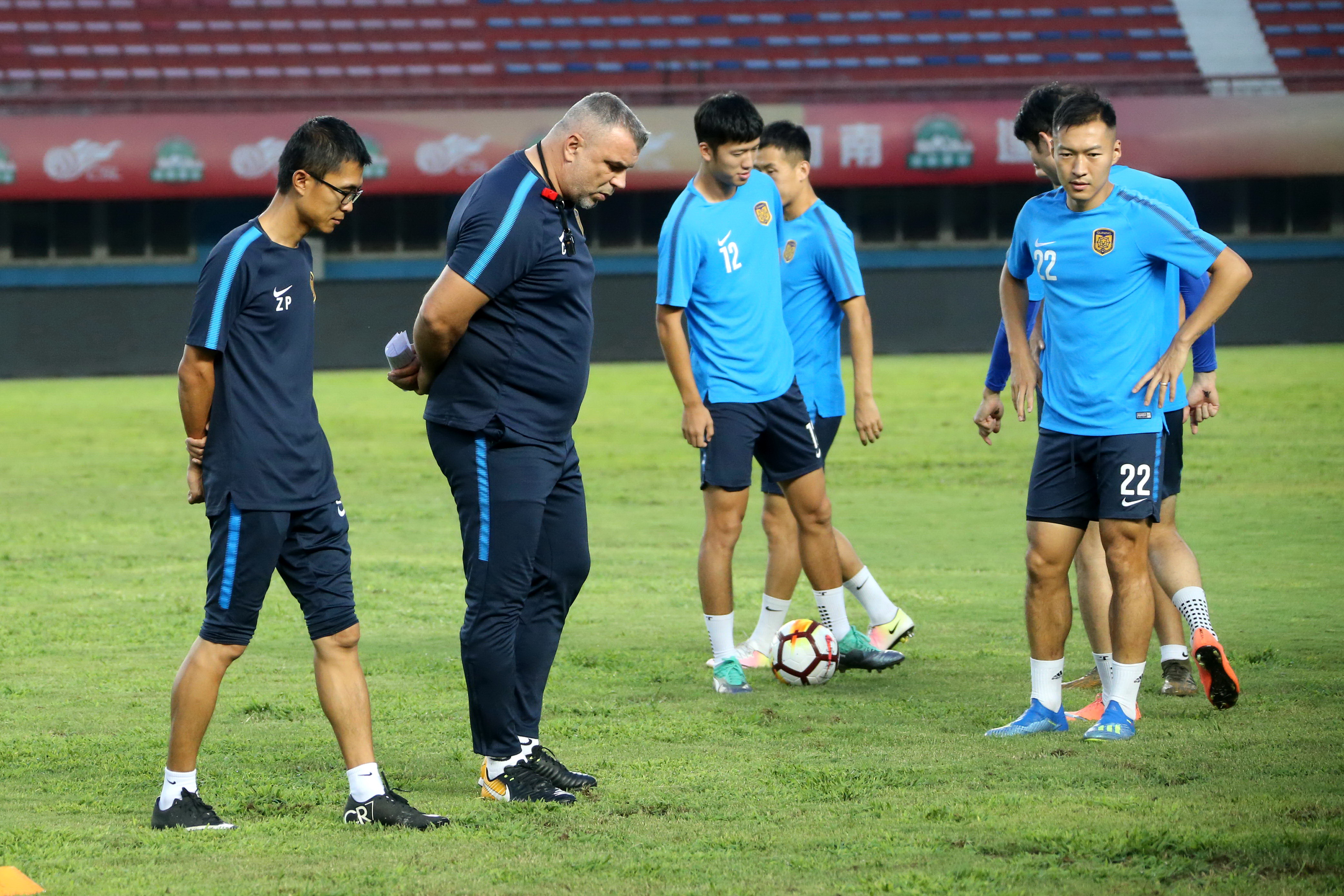 河南建业菜地,河南建业专业足球场最新消息