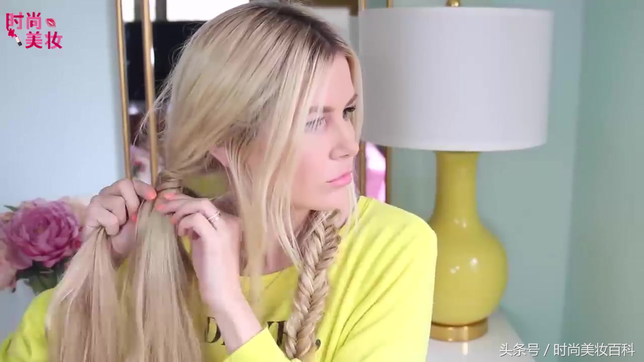 鱼尾流苏扭扭夹盘发视频,鱼尾扭扭夹盘发教程中短发