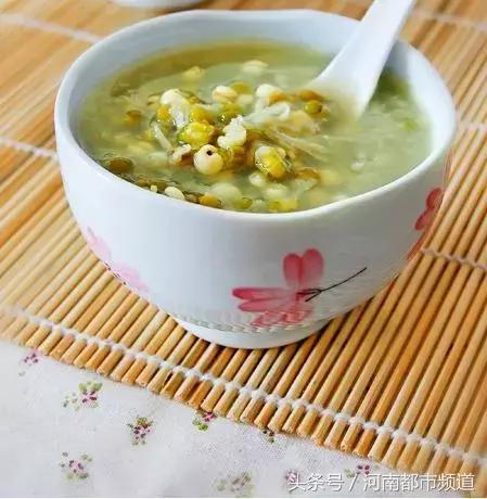 绿豆汤里放什么东西没那么寒,绿豆汤怎么熬才能消暑