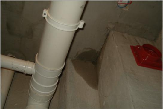 新房烟道管渗水找谁负责,1层烟道顶部漏水怎么办