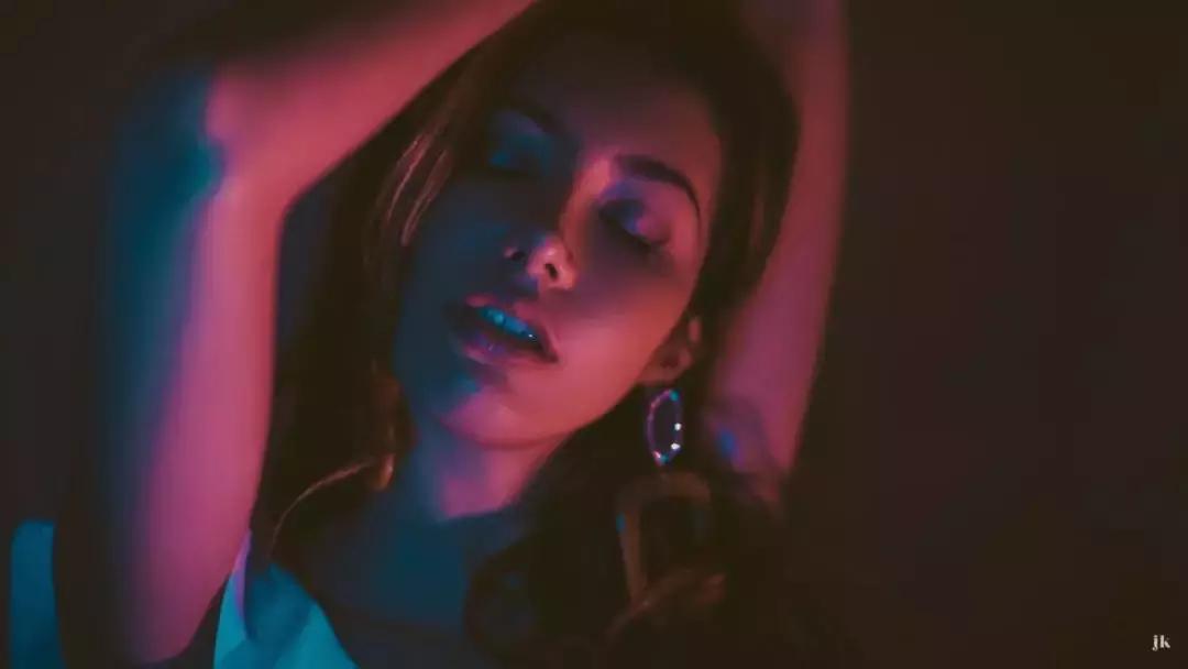 如何用手机拍出艺术照的效果,作为摄影师拍艺术照用什么相机