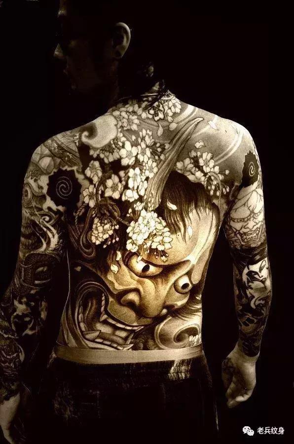 满背纹身后的注意事项和保养,满背纹身需要几次完成效果最好