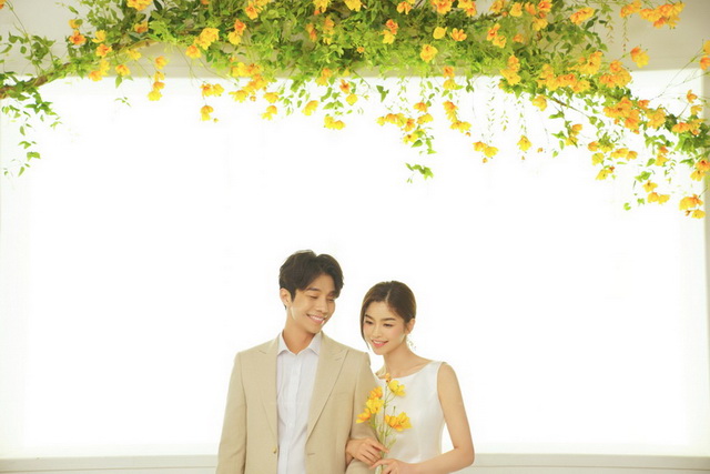 韩国济州岛拍婚纱照花墙,青岛油画墙婚纱照