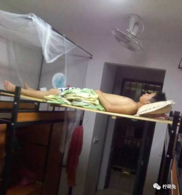 网友晒室友搞笑段子,室友糗事