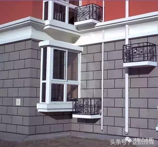 真石漆墙面坑坑洼洼如何补救,真石漆发花泛白的原因有哪些